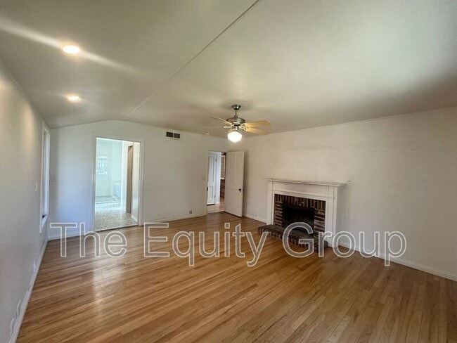 Building Photo - 1531 W Laurel Ave