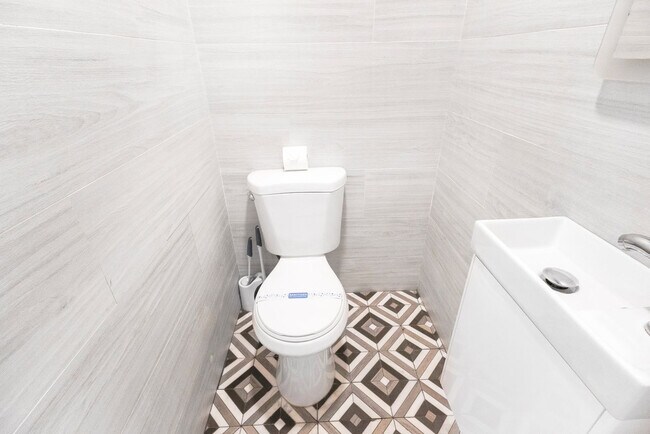 Building Photo - 451 E Lincoln Ave