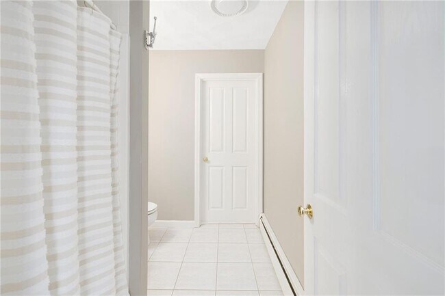 Building Photo - 42 Rollingwood Dr