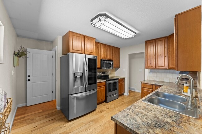 Building Photo - 417 N Coraline St