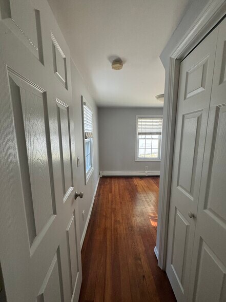 Building Photo - 110 N Country Rd