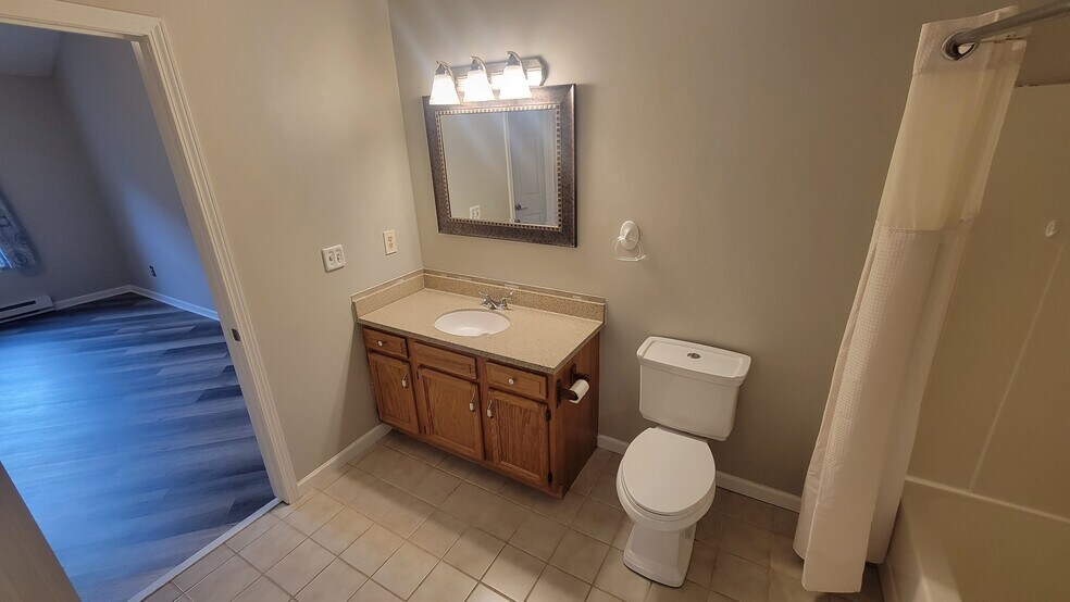 Building Photo - 615 Hilltop Ter