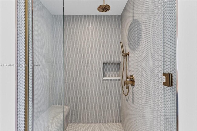 Building Photo - 2678 Tigertail Ave