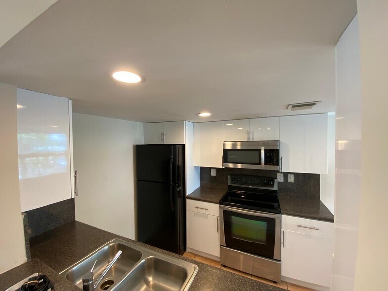 Building Photo - 4635 NW 97th Pl