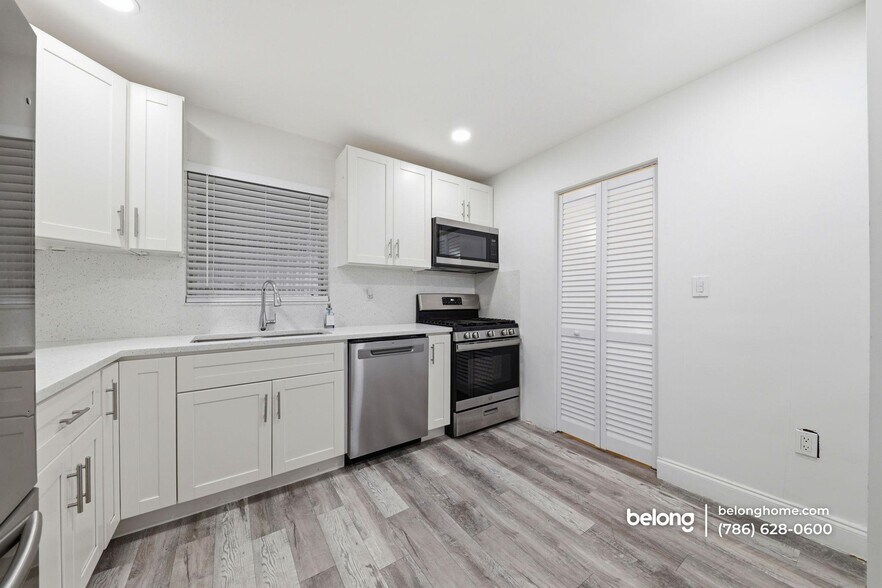 Building Photo - 980 NW 200th Terrace