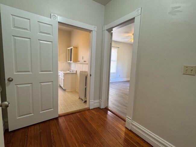 Building Photo - 301 W Beverley St