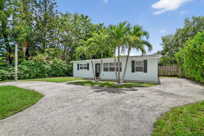 Building Photo - 422 W Ocean Ave
