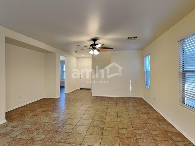 Building Photo - 1033 S Deerfield Ln