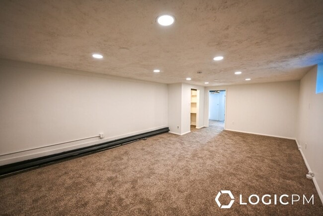 Building Photo - Newly Remodeled Home in Excellent Location!