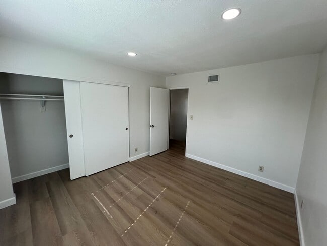 Building Photo - Great Large House ready for you to Make it a Home