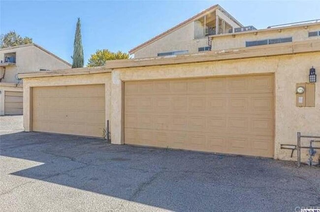 Building Photo - 43611 Stanridge Ave