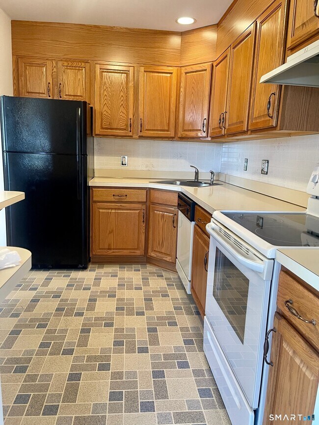 Building Photo - 31 Glenwood Ave