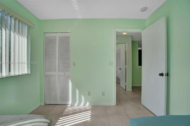 Building Photo - 1726 SW 110th Terrace