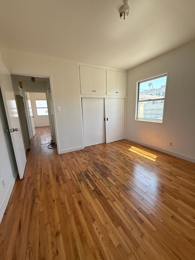 Interior Photo - 929 Lincoln Blvd