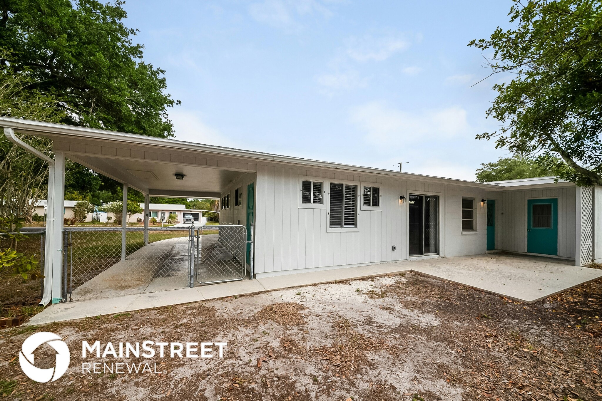 Building Photo - 744 Pineland Ave