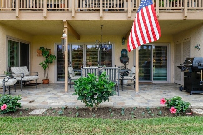 Building Photo - 31556 W Nine Dr