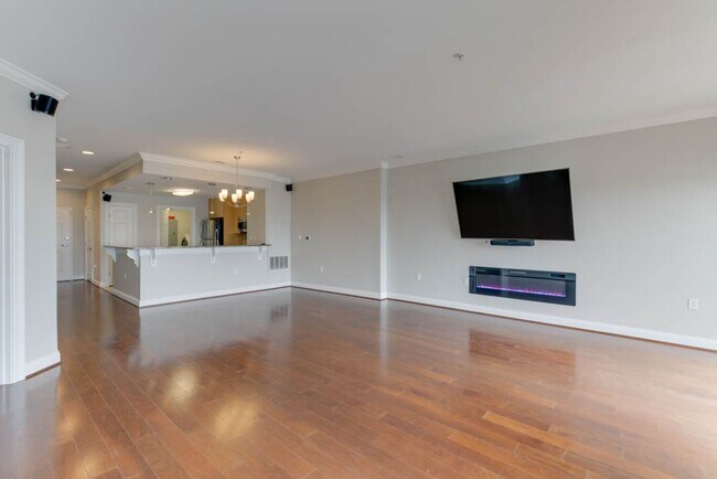 Building Photo - Spectacular Penthouse Condo in Downtown No...