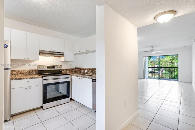 Building Photo - 9992 Nob Hill Pl