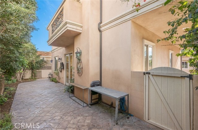 Building Photo - 2005 Robinson St