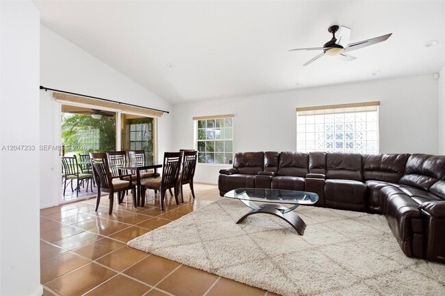 Building Photo - 411 Bermuda Springs Dr