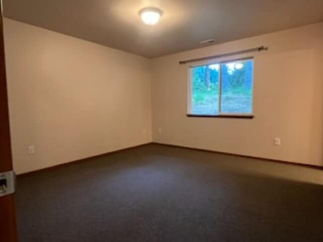 Building Photo - 3 bedroom Rambler off of Agate