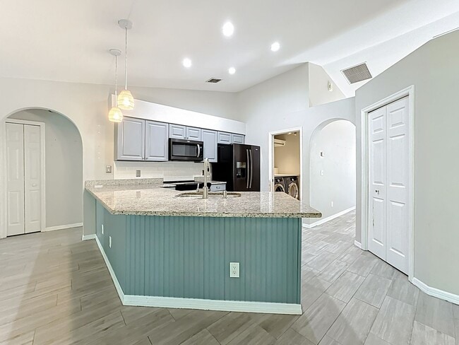 Building Photo - Discover your peaceful retreat in Wekiwa Woods!