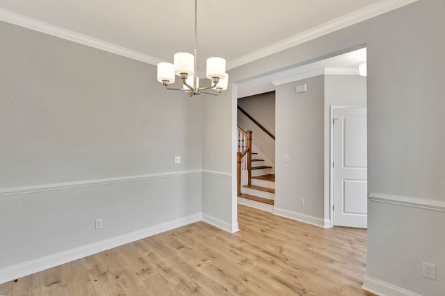 Building Photo - Beautiful Townhome in Boutique Neighborhoo...