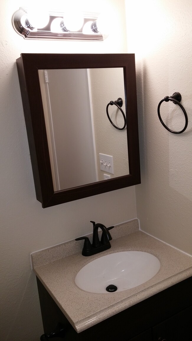 Building Photo - 4 Touchstone