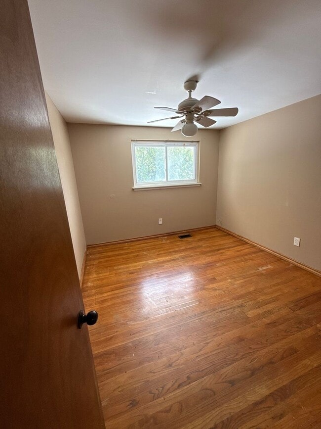 Building Photo - 4 Bedroom home in Clinton Township