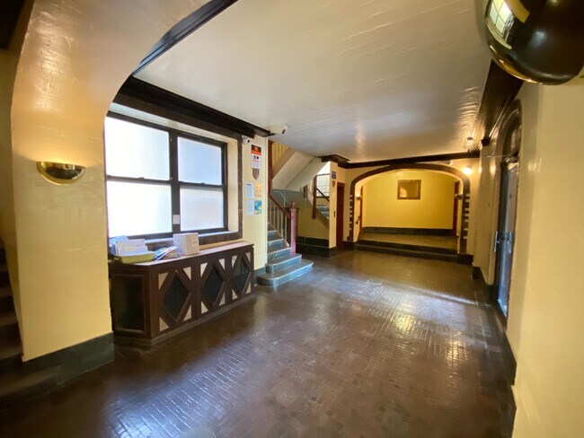 Building Photo - 402 Bay Ridge Pkwy