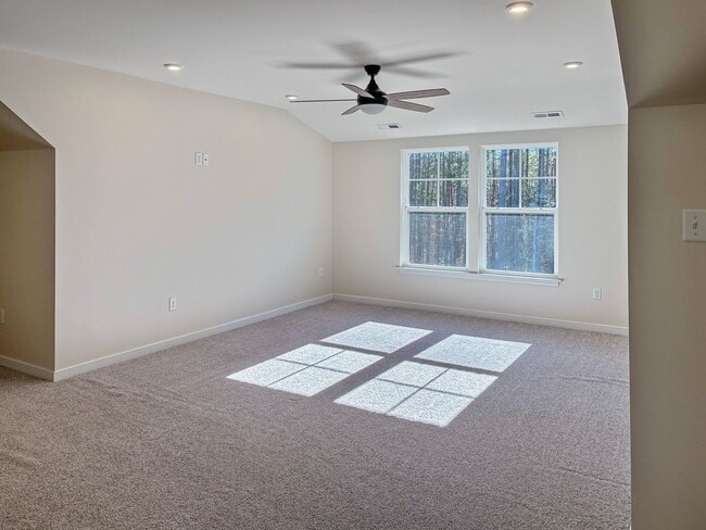 Building Photo - 4 Bedroom, 3.5 Bathroom in Magnolia Green