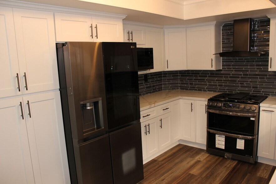 Building Photo - 9165 1/2 Noble Avenue