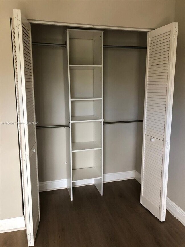 Building Photo - 4708 SW 67th Ave