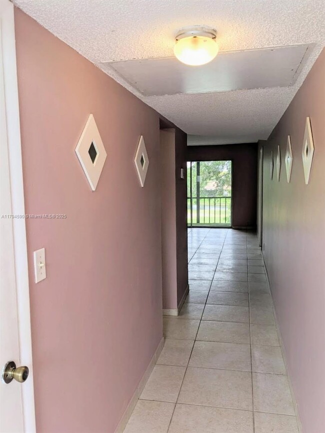 Building Photo - 8020 Fairview Dr