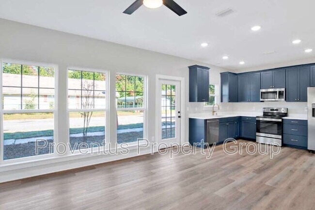 Building Photo - 1020 N D St