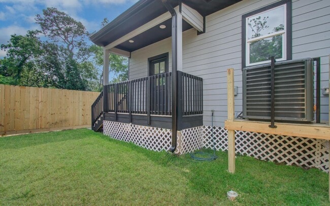 Building Photo - 6531 Rosemary Ln