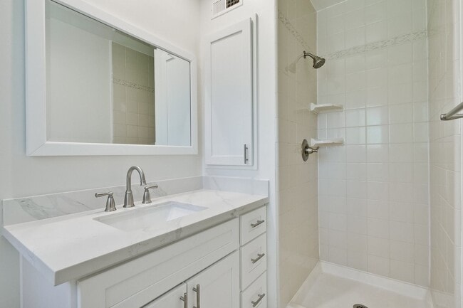 Building Photo - Charming Updated 4 Bedroom Home in Santa C...