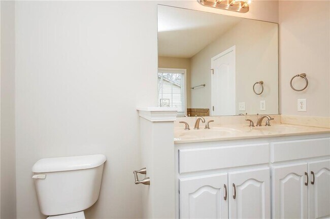 Building Photo - 3300 Westview Cove