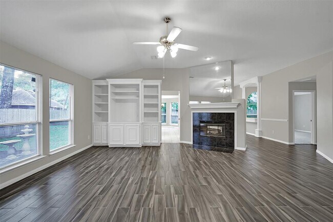 Building Photo - 38 Tivoli Garden Ct