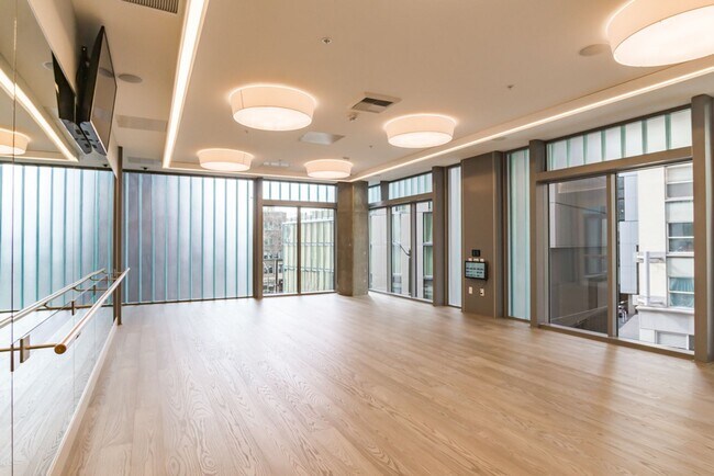 Building Photo - 2bd/1ba Seattle Condo
