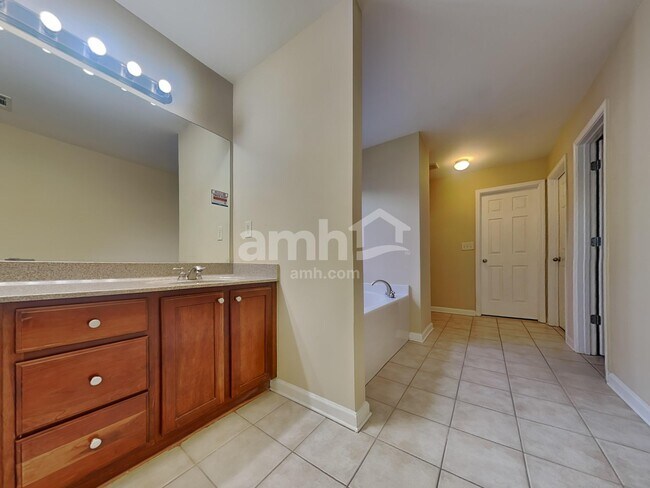 Building Photo - 2116 Benchmark Dr SW