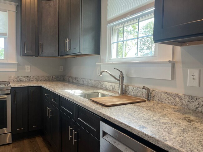 Building Photo - Gorgeous Brand New 3/2 Move In Ready Now!