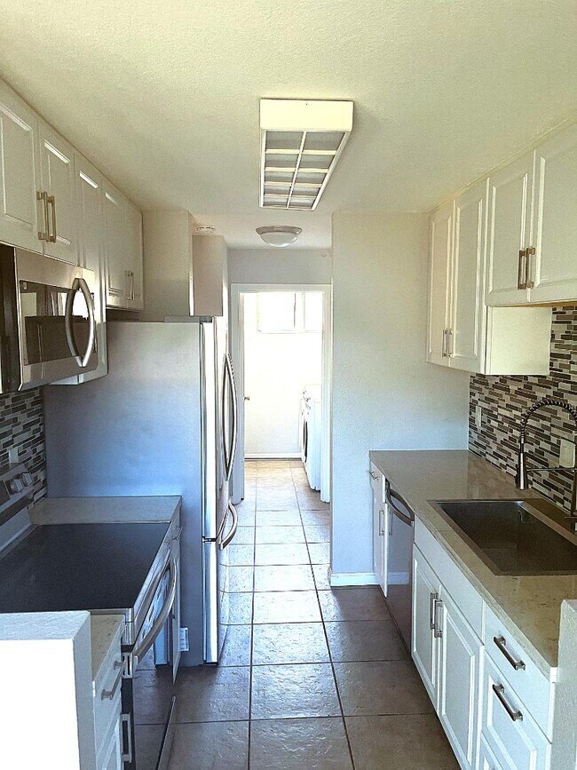 Building Photo - 8105 Kern Ave