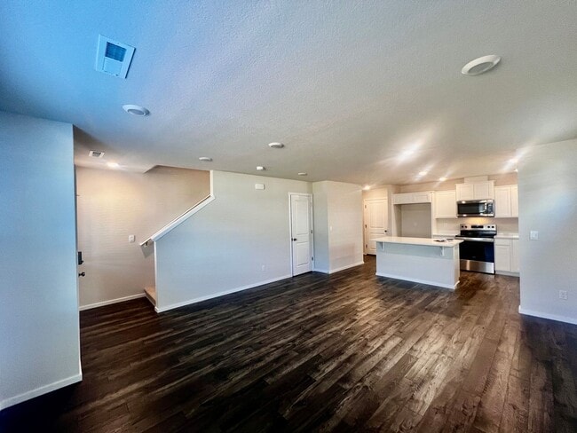 Building Photo - FREE RENT New Beauty! Location, location!!...