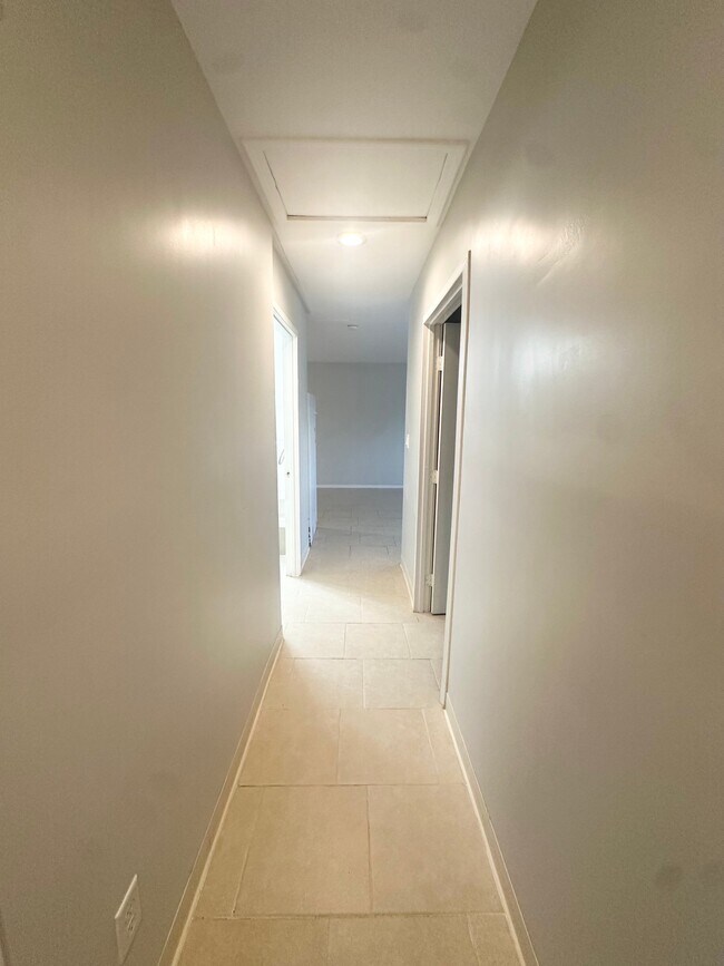 Building Photo - 1365 Kuahaka St