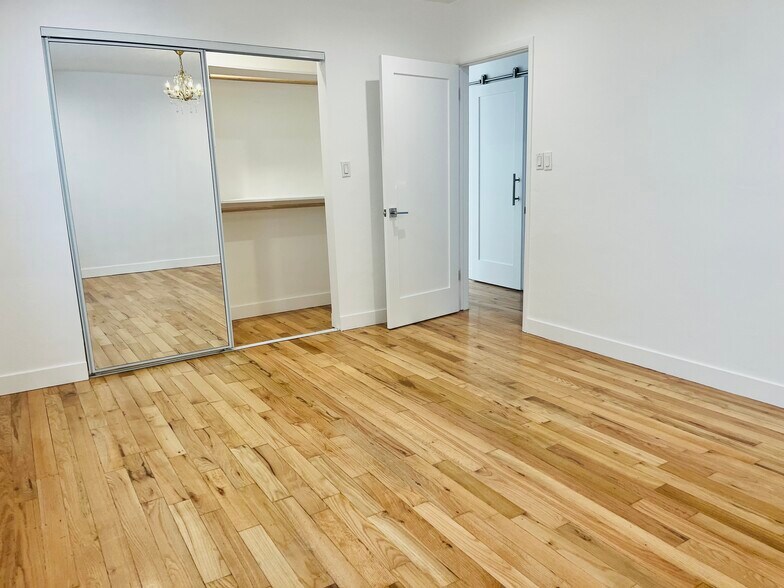 Master Bed - 416 Longfellow Ave