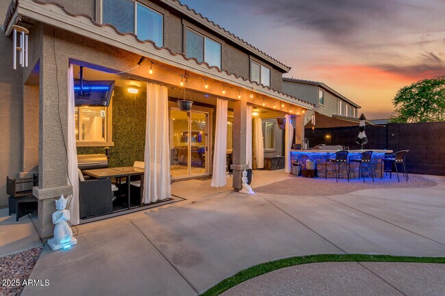 Building Photo - 18472 W Desert Ln