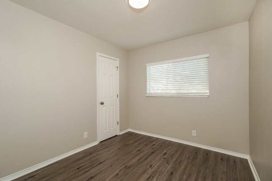 Building Photo - 223 Mallow Grove