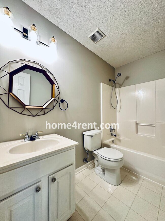 Building Photo - Elegant Cul-de-Sac Retreat with 5th Bedroo...