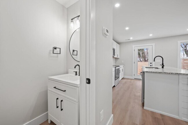 Building Photo - 124 Shipman Dr